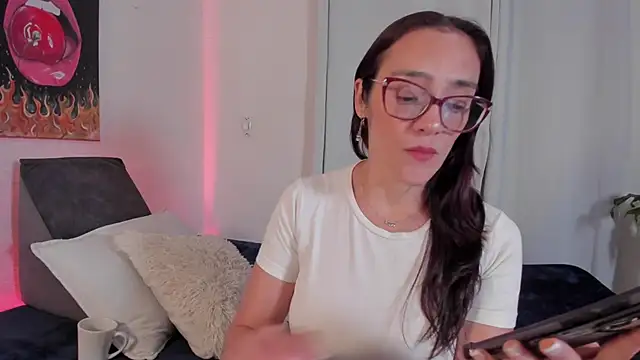 Jessica Herrera  online show from December 2, 2025, 10:16 pm