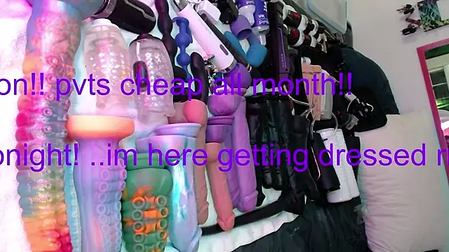 Snapshot of famousALYX chatting on February 8, 2026, 7:56 am famousALYX online show from February 8, 2026, 7:56 am