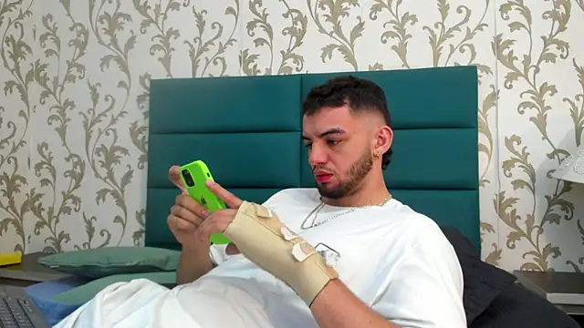 Michael magno online show from December 9, 2024, 1:55 pm