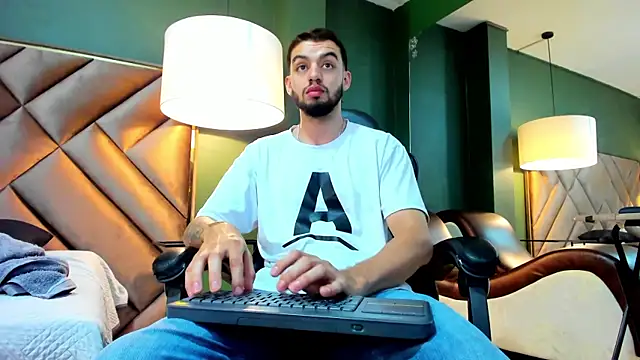 Michael magno online show from October 16, 2025, 8:43 pm