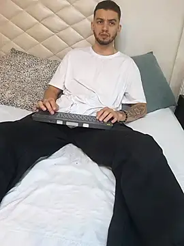 Snapshot of Michael_magno chatting on February 20, 2026, 10:54 pm Michael magno online show from February 20, 2026, 10:54 pm