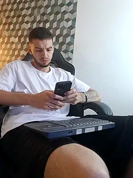 Snapshot of Michael_magno chatting on February 22, 2026, 1:07 am Michael magno online show from February 22, 2026, 1:07 am