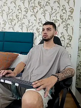 Snapshot of Michael_magno chatting on February 25, 2026, 10:25 am Michael magno online show from February 25, 2026, 10:25 am