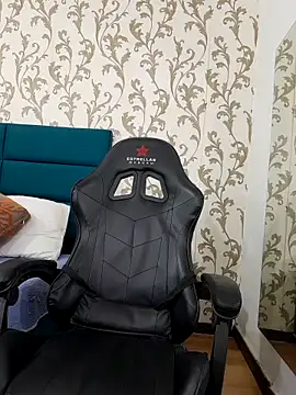 Snapshot of Michael_magno chatting on March 6, 2026, 10:28 pm Michael magno online show from March 6, 2026, 10:28 pm