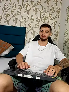 Snapshot of Michael_magno chatting on March 22, 2026, 3:21 am Michael magno online show from March 22, 2026, 3:21 am