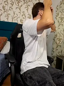 Snapshot of Michael_magno chatting on March 31, 2026, 10:48 am Michael magno online show from March 31, 2026, 10:48 am