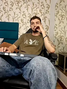 Snapshot of Michael_magno chatting on April 5, 2026, 11:35 pm Michael magno online show from April 5, 2026, 11:35 pm