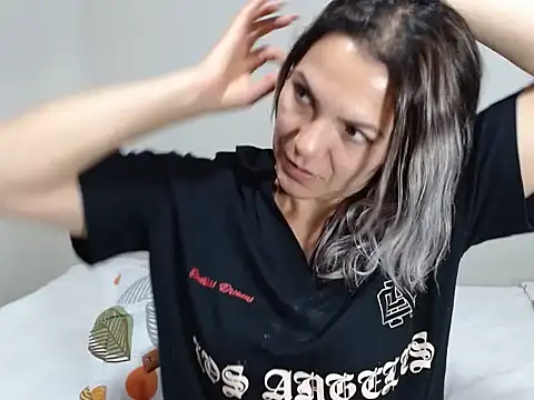 Snapshot of Chantal_hott chatting on January 10, 2025, 3:18 am Chantal hott online show from January 10, 2025, 3:18 am