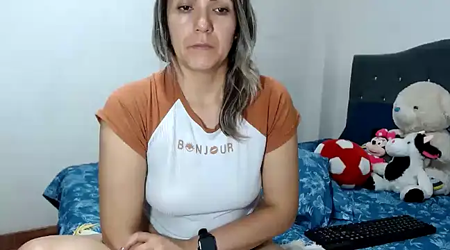 Snapshot of Chantal_hott chatting on February 21, 2025, 2:50 am Chantal hott online show from February 21, 2025, 2:50 am