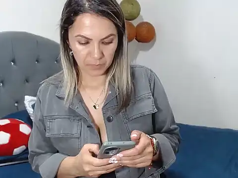 Snapshot of Chantal_hott chatting on March 15, 2025, 11:06 pm Chantal hott online show from March 15, 2025, 11:06 pm