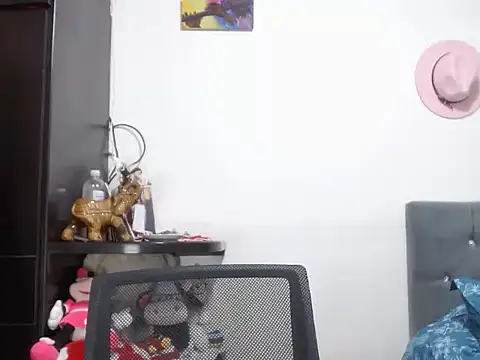 Snapshot of Chantal_hott chatting on March 19, 2025, 9:27 pm Chantal hott online show from March 19, 2025, 9:27 pm