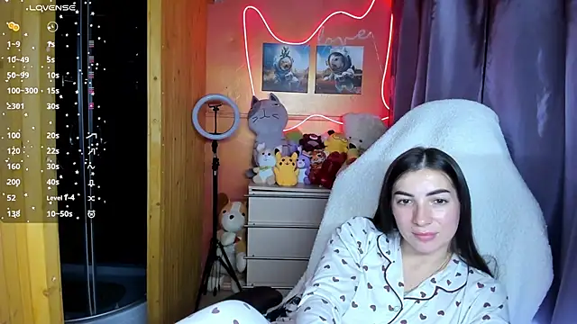 Fiery Brunette  online show from September 29, 2025, 5:51 pm