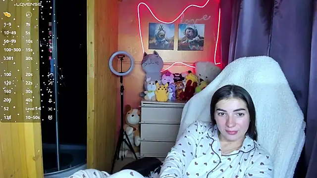 Fiery Brunette  online show from October 10, 2025, 5:50 am