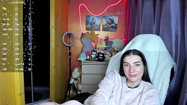 Fiery Brunette  online show from March 12, 2026, 4:46 pm