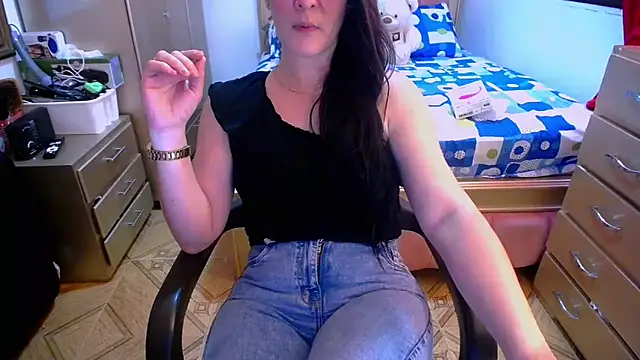 Snapshot of BitterMomXxx chatting on February 13, 2025, 3:03 pm BitterMomXxx online show from February 13, 2025, 3:03 pm