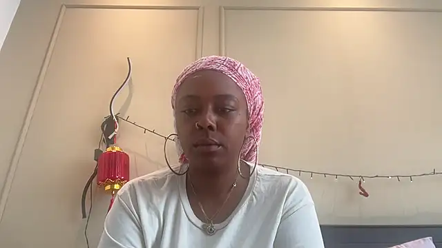 ChocolateCakeQueen online show from February 27, 2025, 6:42 pm