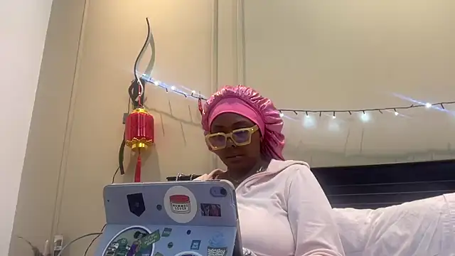 ChocolateCakeQueen online show from March 11, 2025, 7:58 am