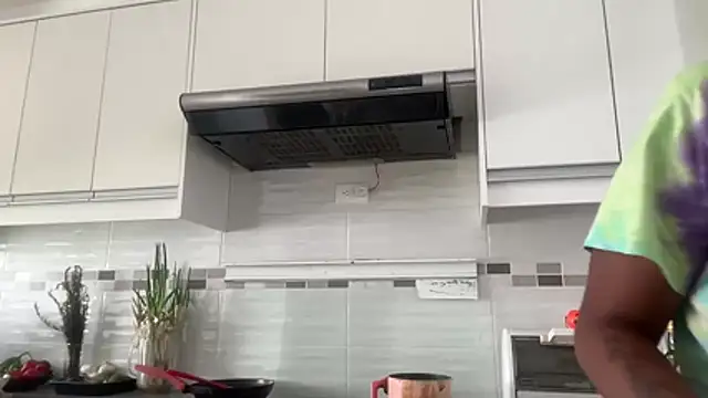 ChocolateCakeQueen online show from October 25, 2025, 4:02 pm