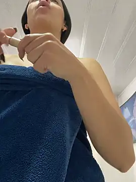 hannahb-e online show from March 11, 2026, 12:44 pm