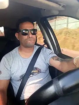 hecwil8 online show from October 3, 2025, 11:51 am