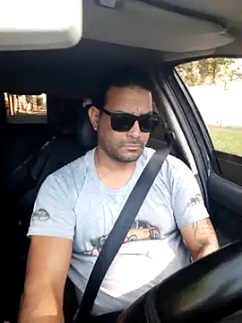 hecwil8 online show from December 2, 2025, 11:37 am