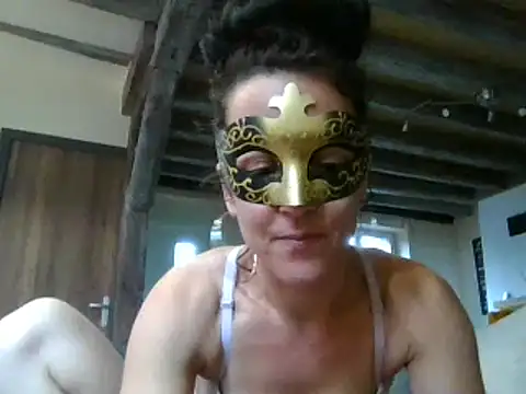 Snapshot of Masquegirlmysterious chatting on November 19, 2025, 12:38 pm Masquegirlmysterious online show from November 19, 2025, 12:38 pm