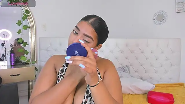 sharlot evans  online show from January 12, 2026, 12:32 pm