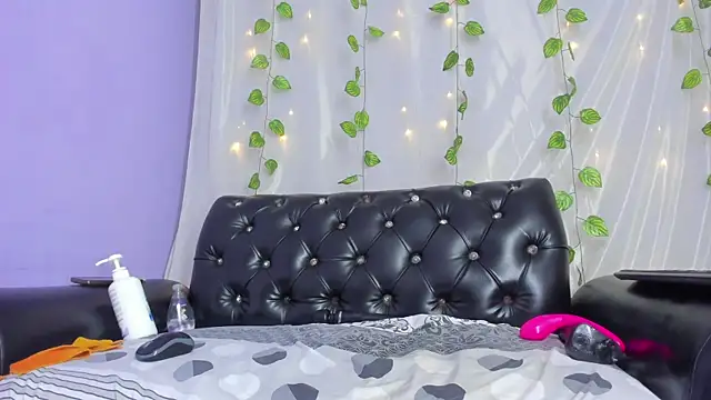 mara naughty4u online show from December 30, 2024, 4:40 pm