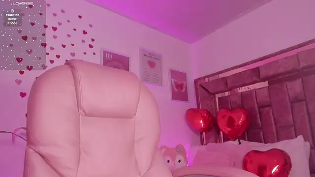 Celestecute  online show from February 20, 2025, 11:21 pm