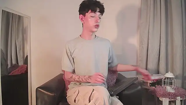 Snapshot of lyamthommpson chatting on February 9, 2025, 4:36 am lyamthommpson online show from February 9, 2025, 4:36 am