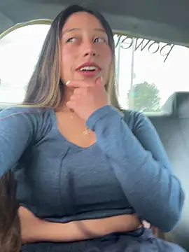 Snapshot of kiaraowen chatting on March 21, 2025, 8:40 pm kiaraowen online show from March 21, 2025, 8:40 pm