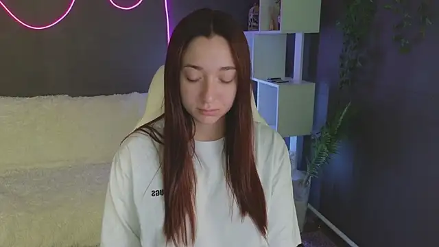 Snapshot of YasmineWest chatting on October 1, 2025, 1:22 am YasmineWest online show from October 1, 2025, 1:22 am