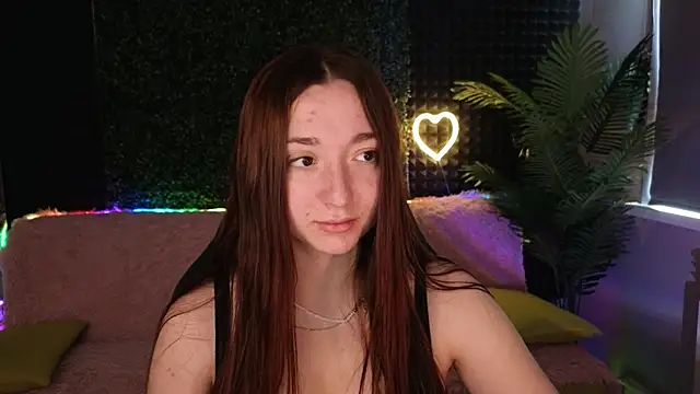 Snapshot of YasmineWest chatting on October 8, 2025, 7:39 am YasmineWest online show from October 8, 2025, 7:39 am