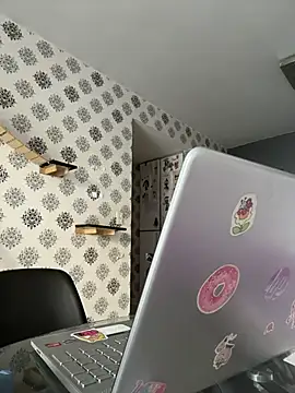 Snapshot of samilux5 chatting on October 28, 2025, 5:26 pm samilux5 online show from October 28, 2025, 5:26 pm