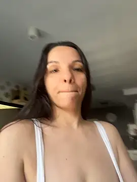 Snapshot of samilux5 chatting on November 10, 2025, 3:11 pm samilux5 online show from November 10, 2025, 3:11 pm