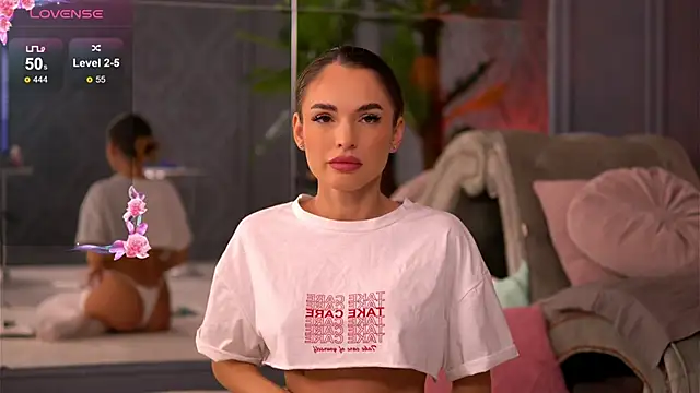 Snapshot of EsmeAinsley chatting on December 21, 2024, 11:24 pm EsmeAinsley online show from December 21, 2024, 11:24 pm