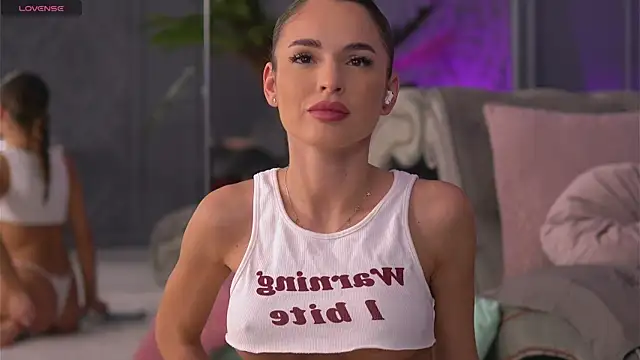 Snapshot of EsmeAinsley chatting on December 27, 2024, 11:42 pm EsmeAinsley online show from December 27, 2024, 11:42 pm