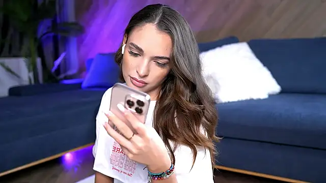 Snapshot of EsmeAinsley chatting on November 14, 2025, 1:15 am EsmeAinsley online show from November 14, 2025, 1:15 am