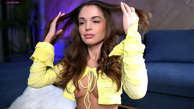 Snapshot of EsmeAinsley chatting on December 4, 2025, 1:48 am EsmeAinsley online show from December 4, 2025, 1:48 am