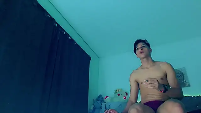 Liamscott  online show from February 17, 2026, 2:19 am