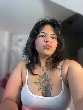 Snapshot of JulianaCastillo chatting on January 17, 2025, 4:06 am JulianaCastillo online show from January 17, 2025, 4:06 am