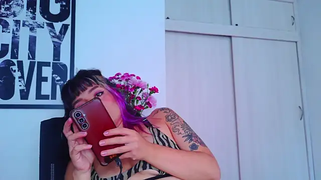 Snapshot of purple_em69 chatting on September 14, 2025, 4:50 pm purple em69 online show from September 14, 2025, 4:50 pm