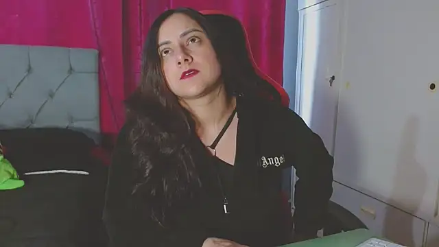 Snapshot of Noamartin_ chatting on October 14, 2025, 10:21 pm Noamartin online show from October 14, 2025, 10:21 pm