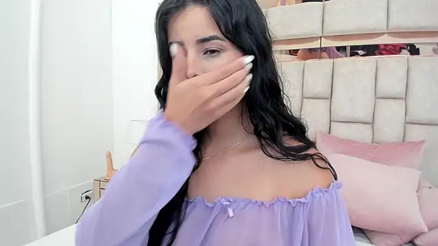 Snapshot of emma_castilloo chatting on December 7, 2024, 12:24 pm emma castilloo online show from December 7, 2024, 12:24 pm