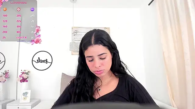 Snapshot of emma_castilloo chatting on December 11, 2024, 1:47 am emma castilloo online show from December 11, 2024, 1:47 am