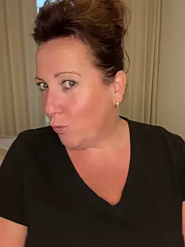 xsexycurvymilf online show from October 8, 2025, 3:20 pm