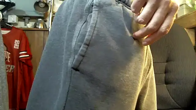 handsomeguy0729 online show from December 9, 2024, 1:13 pm