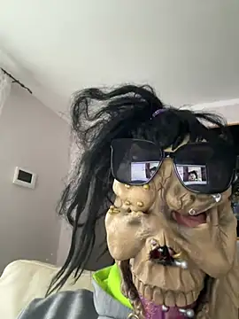 Snapshot of Kamilone24 chatting on January 17, 2025, 9:17 am Kamilone24 online show from January 17, 2025, 9:17 am