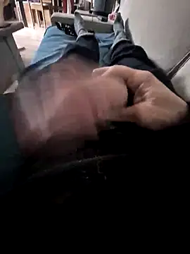 Snapshot of MarkBigDick35 chatting on February 7, 2025, 10:40 am MarkBigDick35 online show from February 7, 2025, 10:40 am