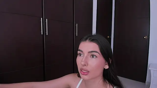 Snapshot of Coralinee_01 chatting on January 11, 2025, 8:21 pm Coralinee 01 online show from January 11, 2025, 8:21 pm